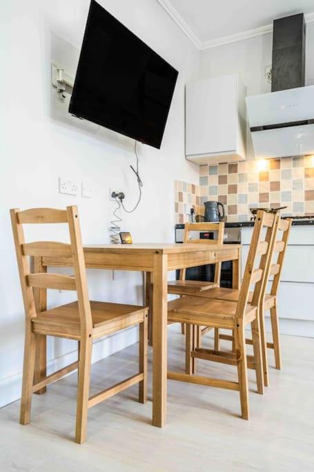 Beautiful Flat With Free Parking Apartment Birmingham Bagian luar foto
