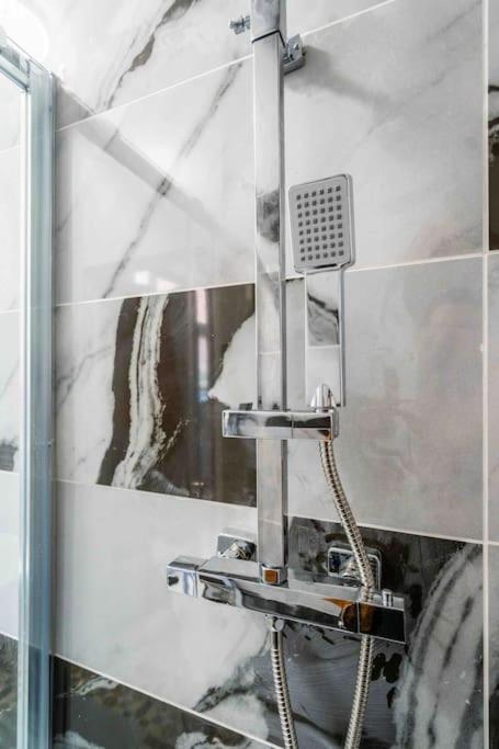 Beautiful Flat With Free Parking Apartment Birmingham Bagian luar foto