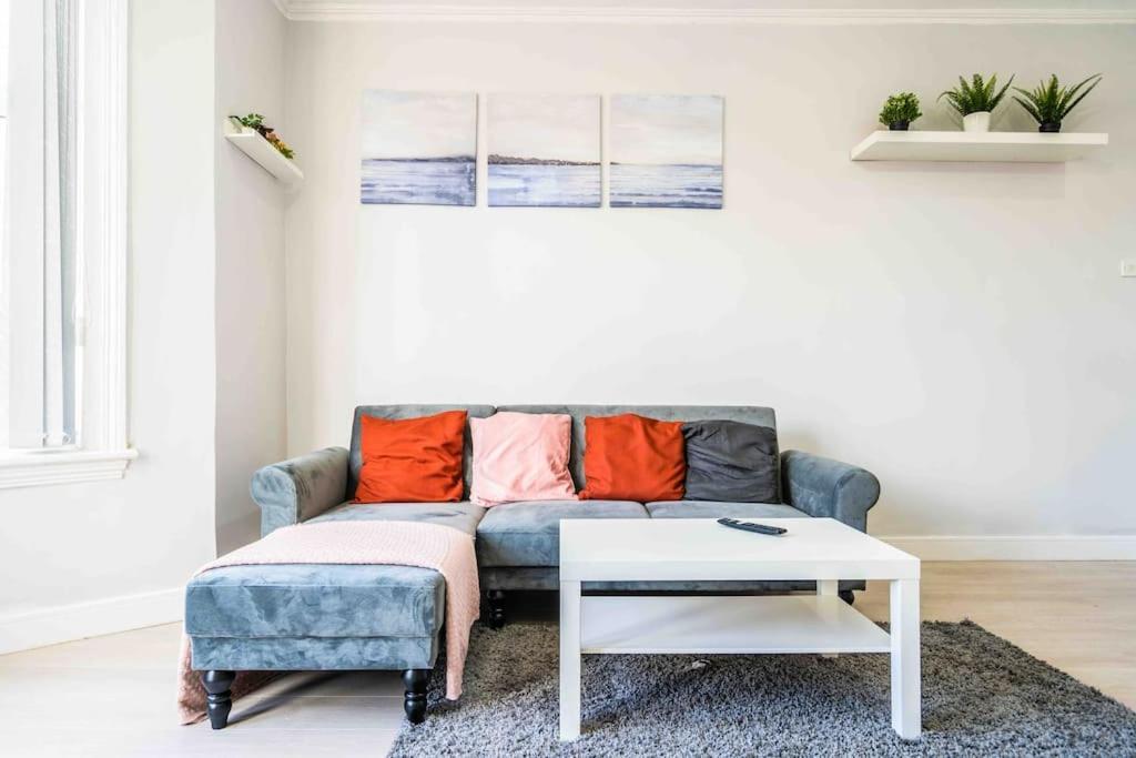 Beautiful Flat With Free Parking Apartment Birmingham Bagian luar foto