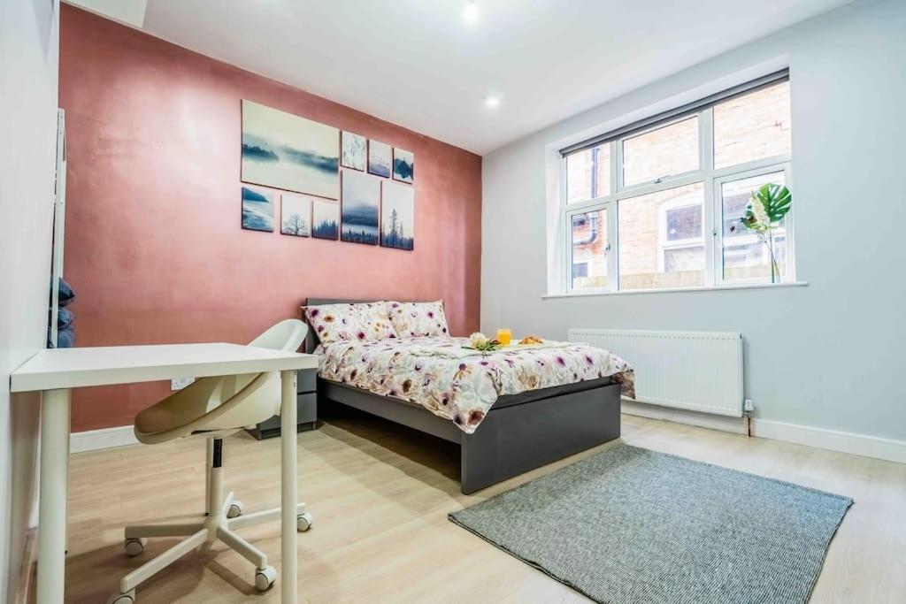 Beautiful Flat With Free Parking Apartment Birmingham Bagian luar foto